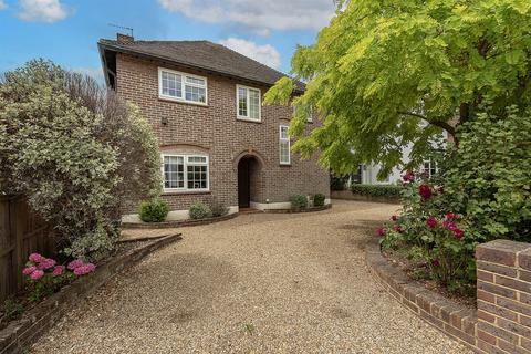 4 bedroom detached house for sale, Connaught Road, Harpenden