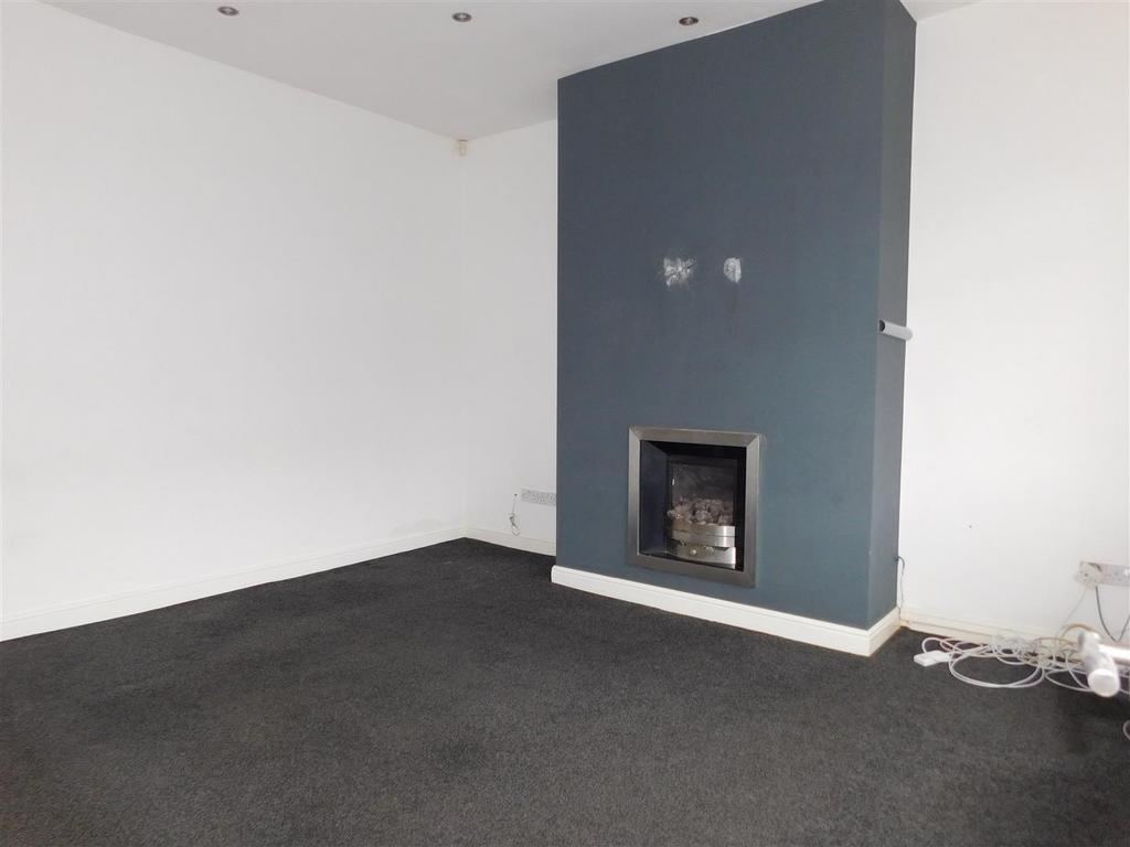 Ashton Road East, Failsworth, Manchester 3 bed terraced house £1,200