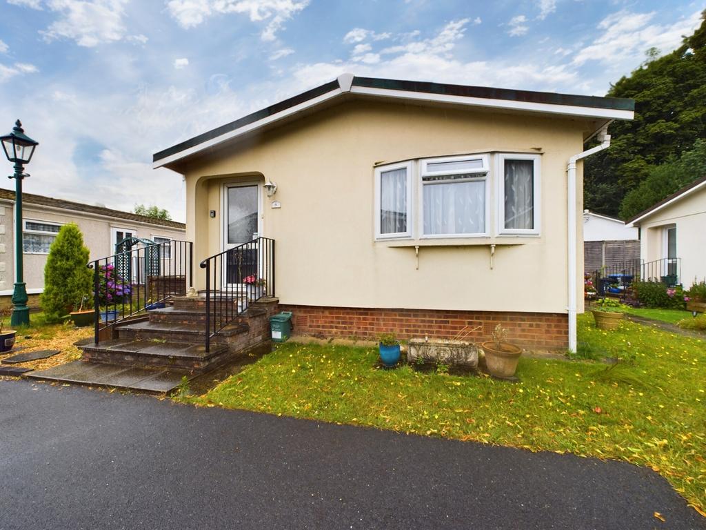 Woodlands, Meadowlands, Addlestone, Surrey, KT15 2 bed park home for