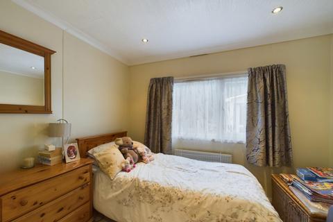 2 bedroom park home for sale, Woodlands, Meadowlands, Addlestone, Surrey, KT15