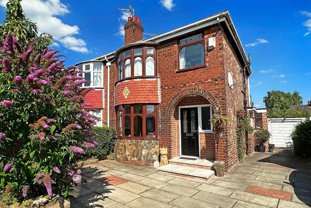 St. Crescent, Timperley 3 bed semidetached house for sale £475,000