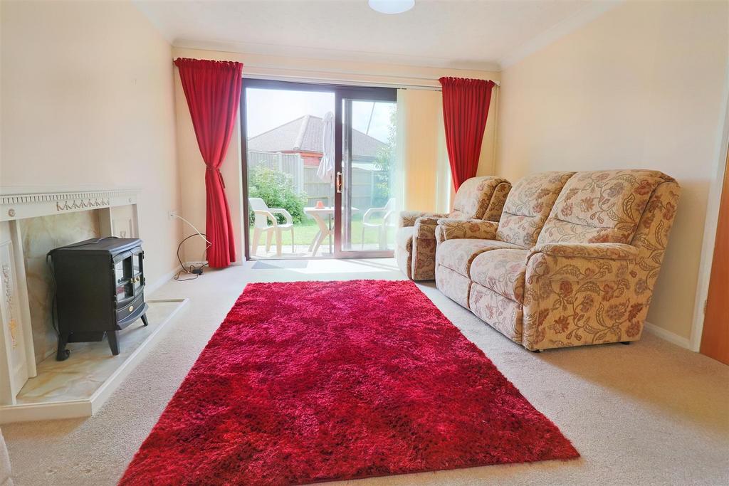Marlborough Court, Lowestoft 2 bed semidetached bungalow for sale £
