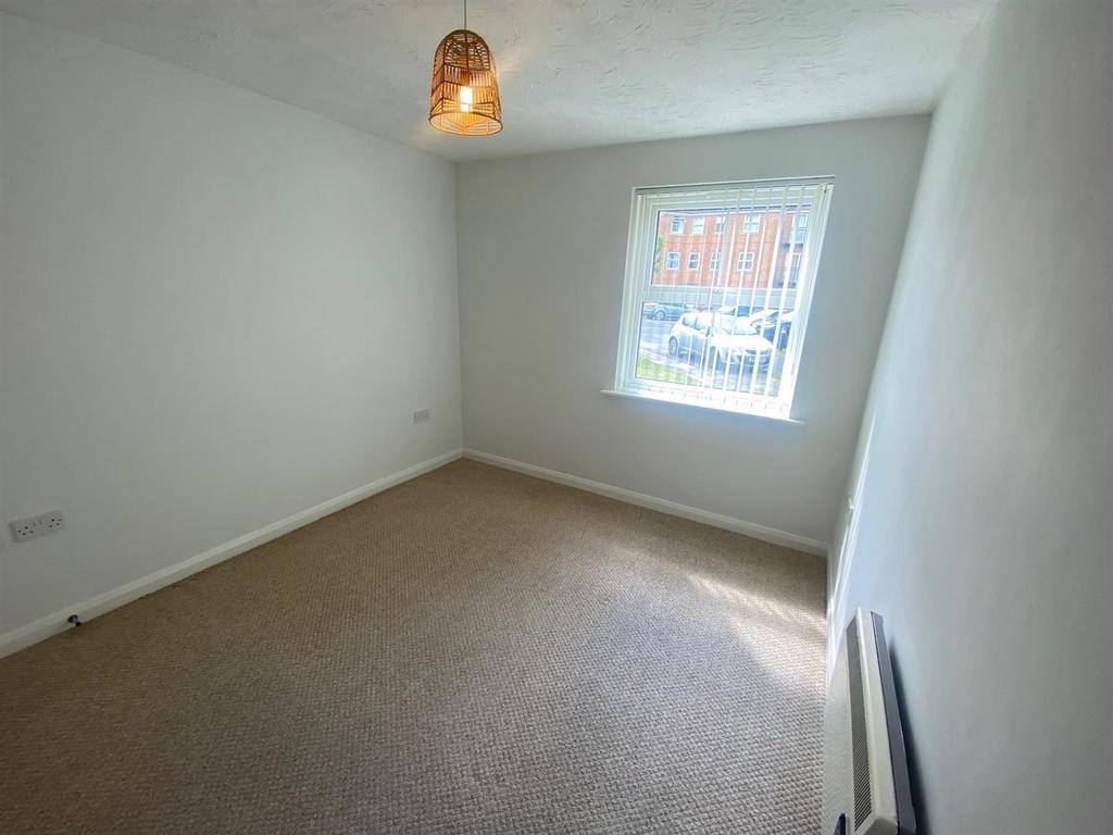 Bedroom 1 1.jpg