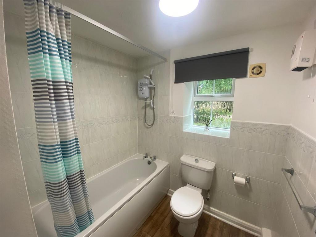 Bathroom 2.jpg