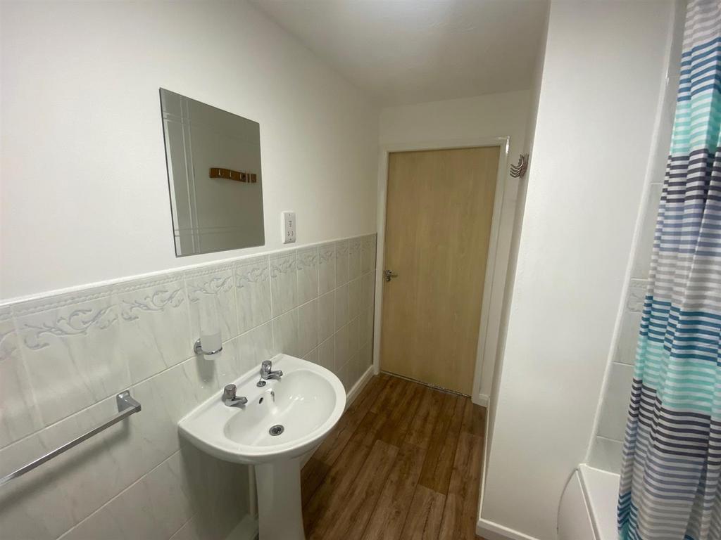 Bathroom 3.jpg