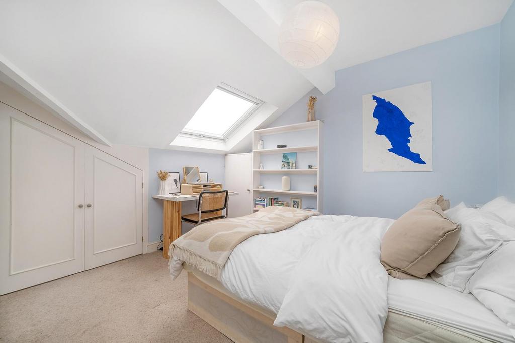Bedroom (4).JPG