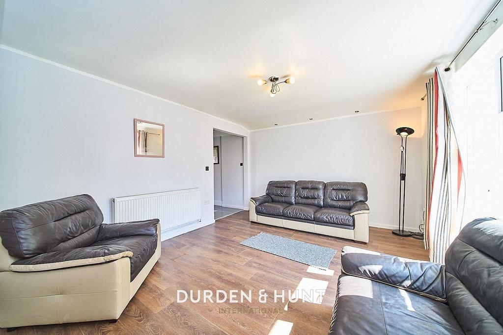 Huntsman Road, Hainault, IG6 5 bed semidetached house £2,400 pcm (£
