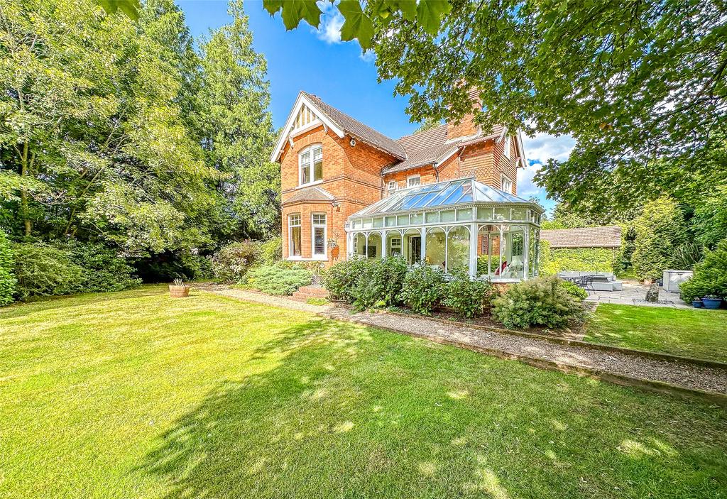 Detillens Lane, Oxted, Surrey, RH8 4 bed detached house for sale £1,695,000