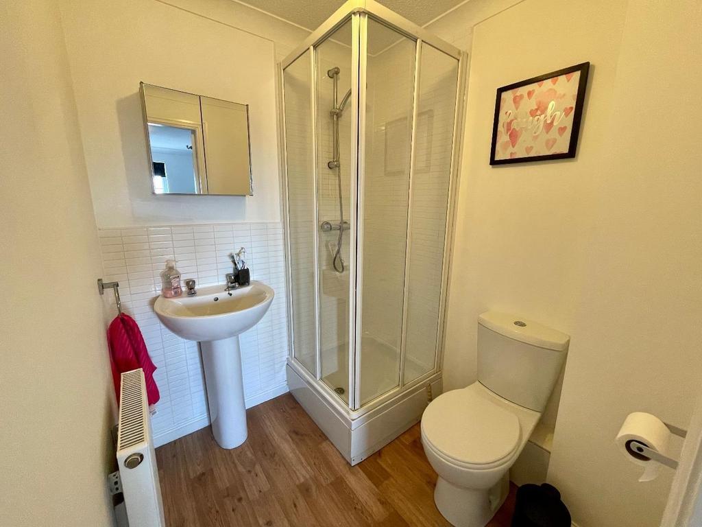 En suite shower room/w.c.