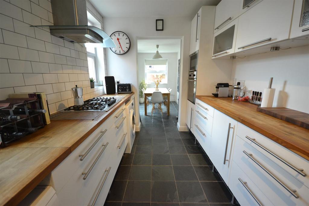 Fitted kitchen / diner