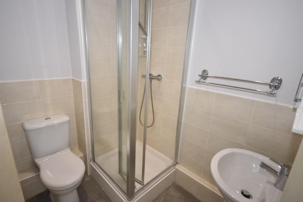 En suite to bed 1.JPG