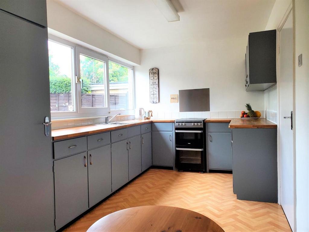 7 kitchen.jpg
