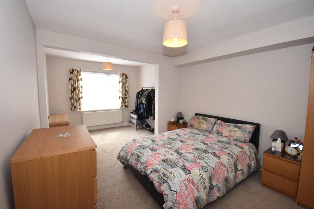 Bed 1.jpg