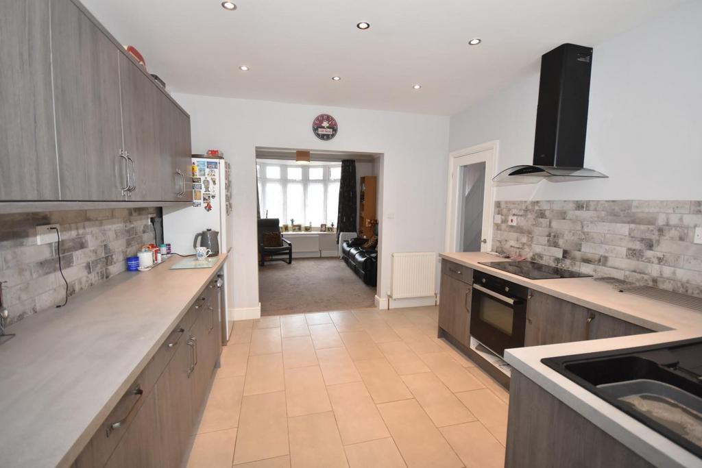 Kitchen 02.jpg