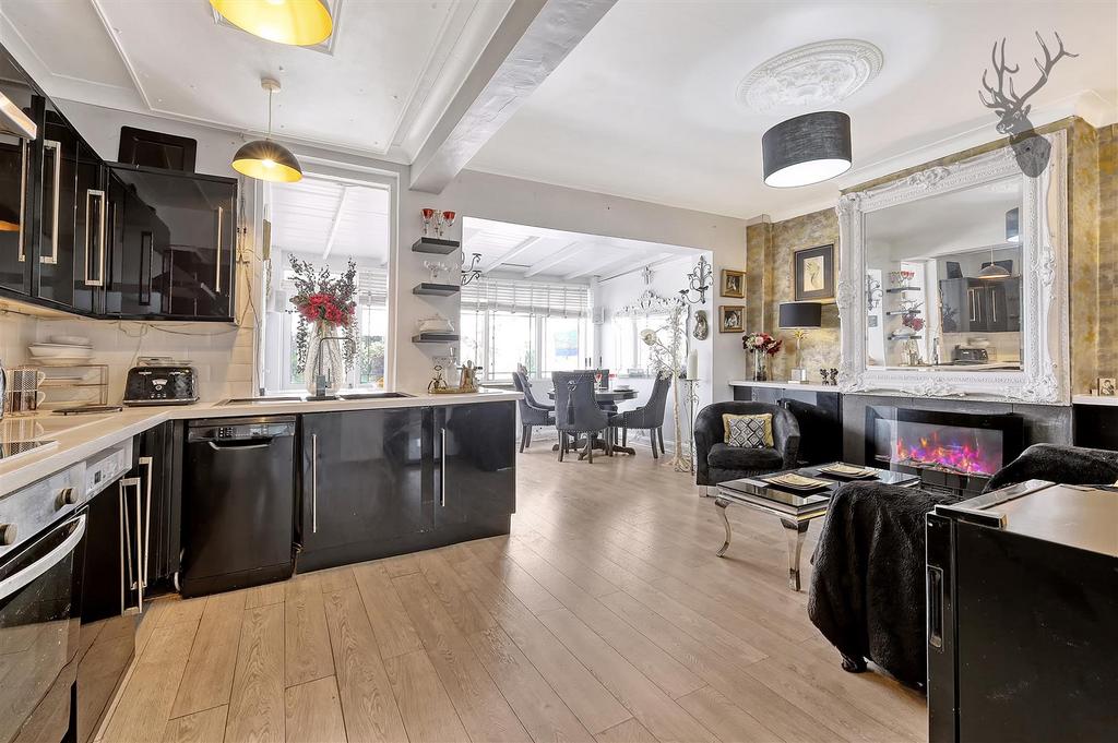 Brindwood Road, Chingford E4 4 bed house for sale £625,000