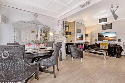 16 Brindwood Road, London, E4 8BH