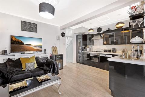 16 Brindwood Road, London, E4 8BH