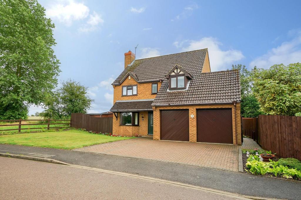 Eaton Park, Eaton Bray, Leighton Buzzzard 4 bed detached house for sale £650,000
