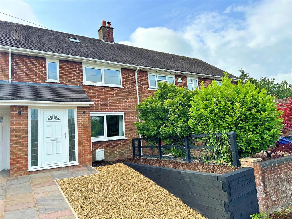 Hampden Road, Wendover HP22 2 bed terraced house for sale £400,000