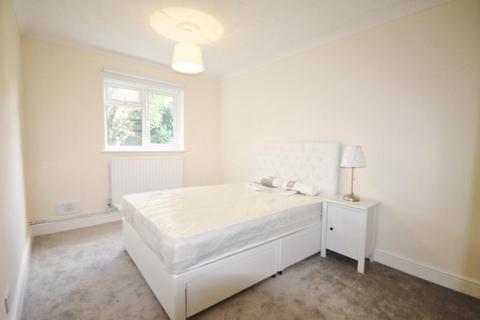 3 bedroom apartment for sale, Annett Close, Shepperton TW17