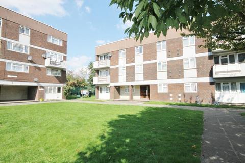 3 bedroom apartment for sale, Annett Close, Shepperton TW17