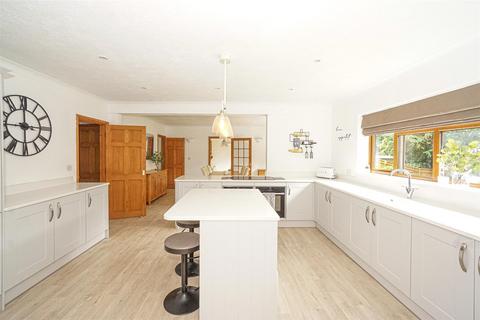 6 bedroom detached house for sale, St Helens Park Road, Hastings