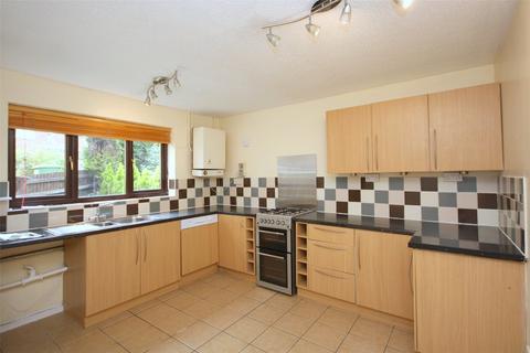 3 bedroom terraced house to rent, Huins Close, Redditch, Worcestershire, B98