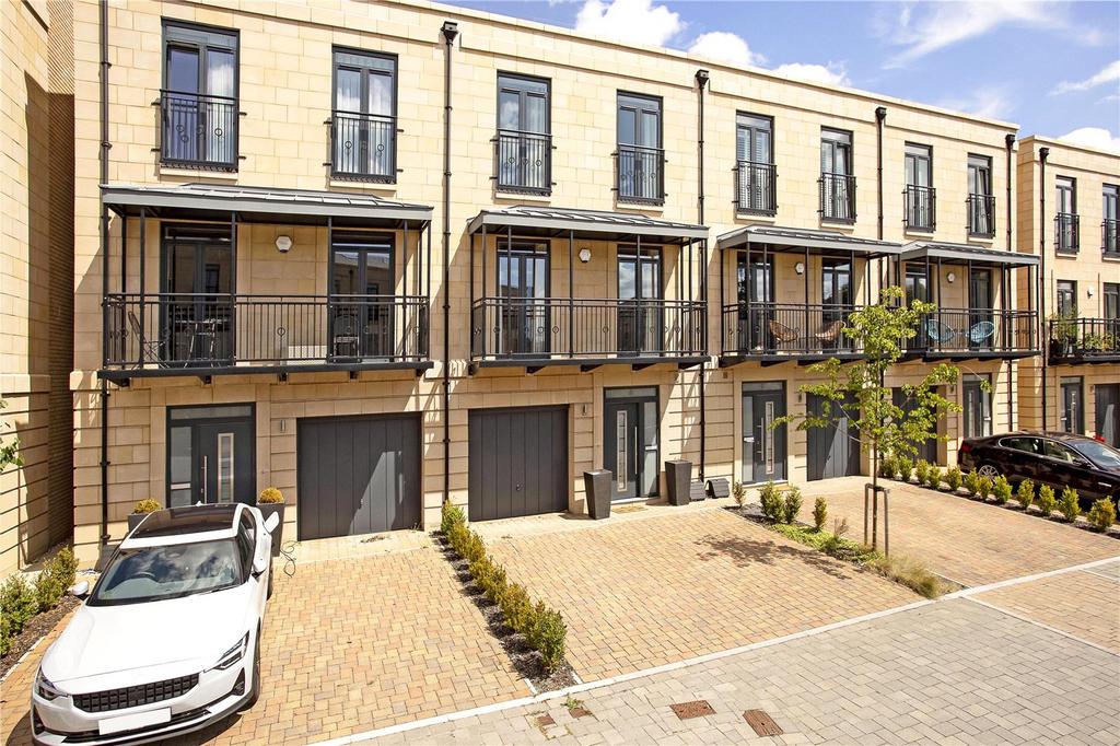 Summerbee Drive, Cheltenham, Gloucestershire, GL51 5 bed terraced house for sale £1,000,000