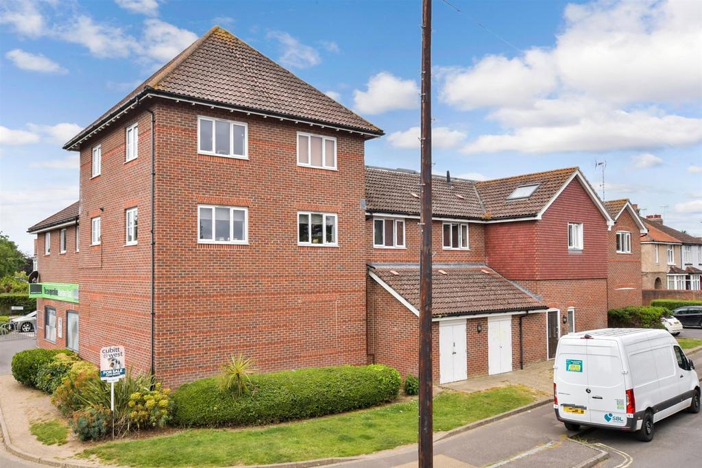 Gravits Lane, Bognor Regis, West Sussex 3 bed for sale £