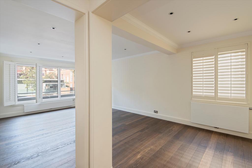 Montrose Court, Princes Gate, London, SW7 3 bed flat £6,500 pcm (£