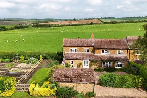 3 bedroom cottage for sale, Delightful three bed cottage in conservation village. Panoramic views of open countryside.