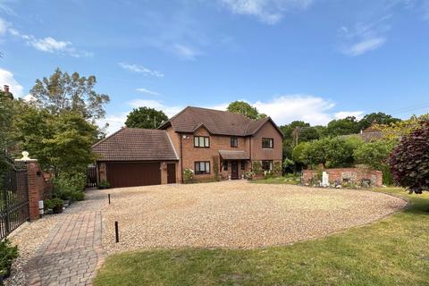 4 bedroom detached house for sale, Scures Hill, Nately Scures, Hook, Hampshire, RG27.