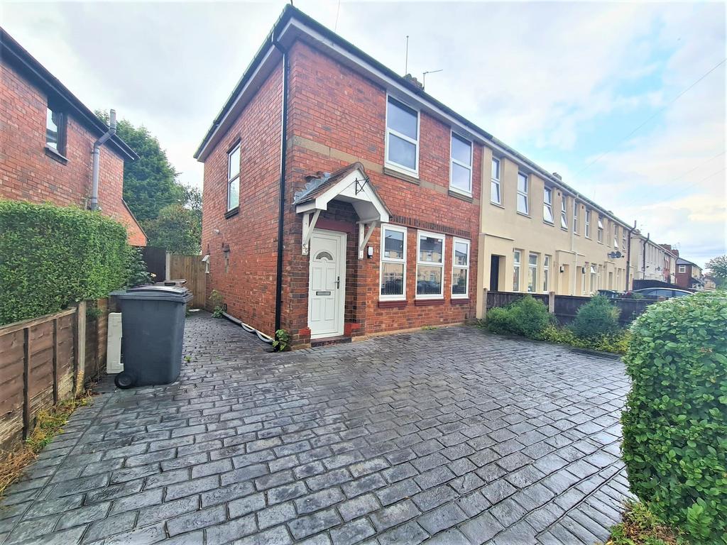 Clarence Road, Bilston, WV14 3 bed semidetached house £1,000 pcm (£