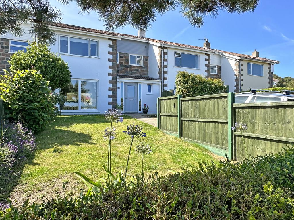 Newtown, Alderney GY9 3 bed detached house for sale £390,000