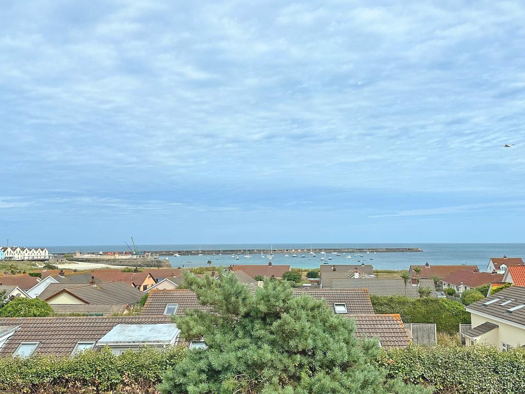 Newtown, Alderney GY9 3 bed detached house for sale £390,000