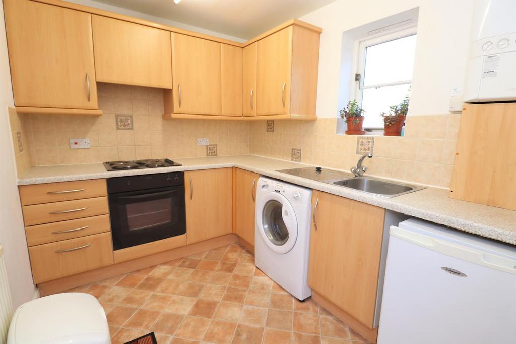 Millennium Court, Pudsey, West... 2 bed flat £750 pcm (£173 pw)