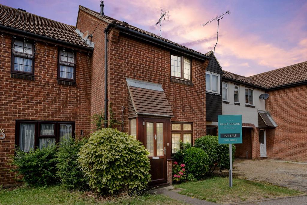 The Drakes, Shoeburyness, Essex, SS3 2 bed semidetached house £275,000