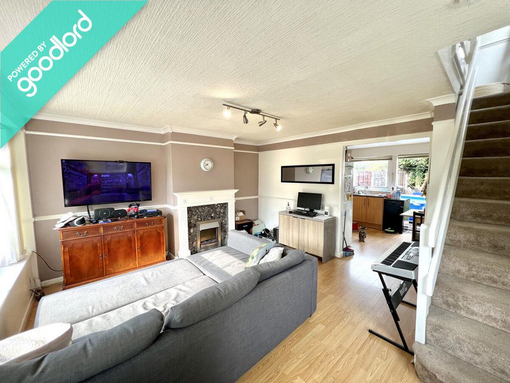 Benbecula Way, Manchester, M41 7FR 3 bed semidetached house £1,200