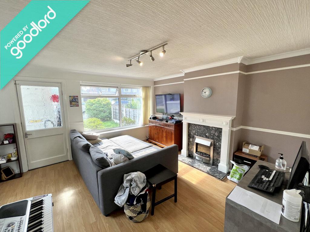 Benbecula Way, Manchester, M41 7FR 3 bed semidetached house £1,200