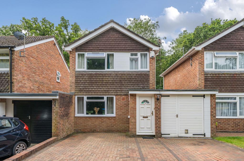 Curlew Close, Lordswood, Southampton, Hampshire, SO16 3 bed link