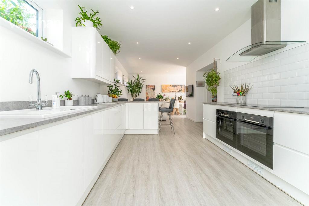 Crabtree Avenue, Brighton, East Sussex, BN1 4 bed semidetached house