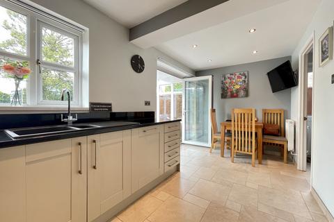 11 Veitch Gardens, Exeter, EX2 8AB