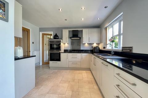 11 Veitch Gardens, Exeter, EX2 8AB