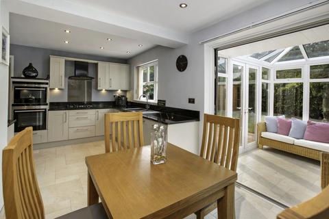 11 Veitch Gardens, Exeter, EX2 8AB