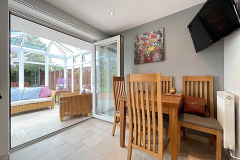 11 Veitch Gardens, Exeter, EX2 8AB