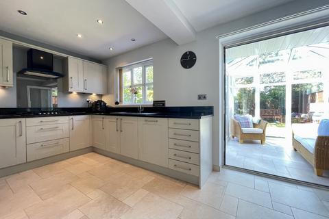 11 Veitch Gardens, Exeter, EX2 8AB