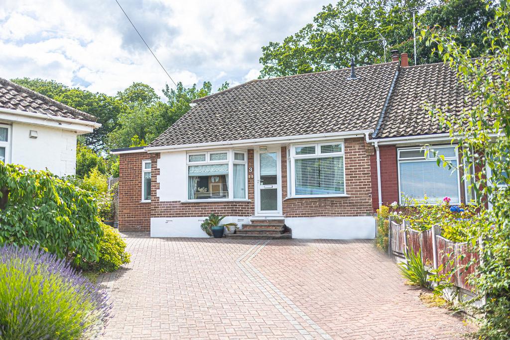 Wroxham Close, Leighonsea, SS9 2 bed bungalow for sale £475,000