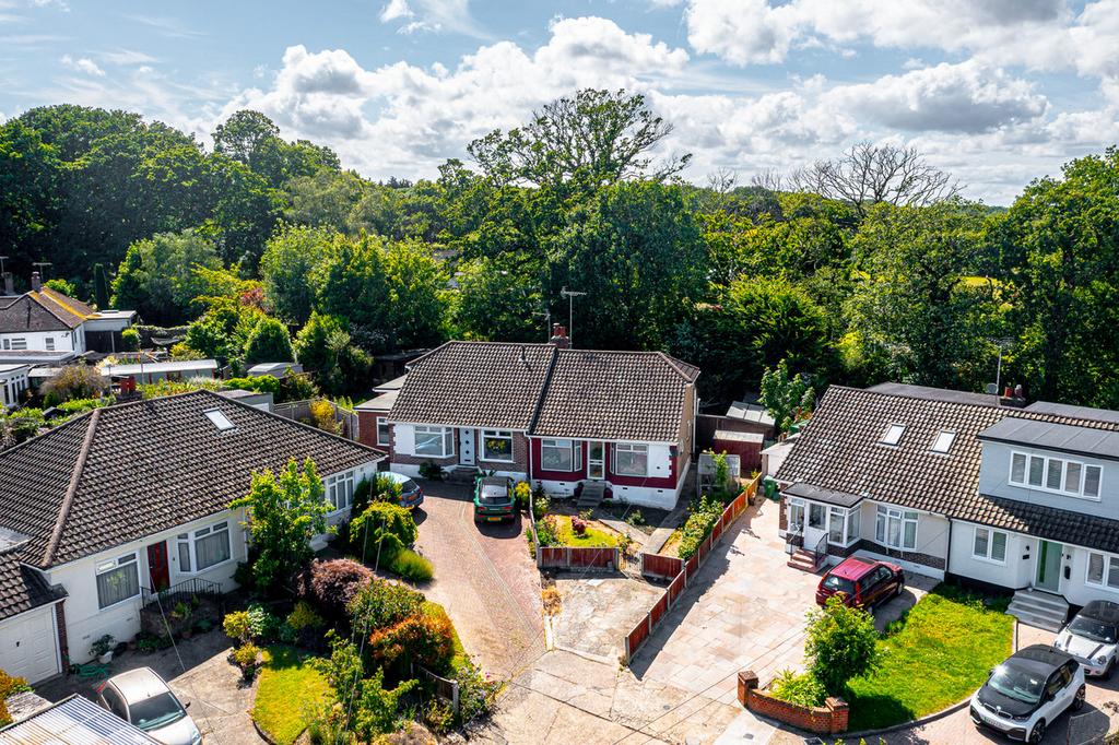 Wroxham Close, Leighonsea, SS9 2 bed semidetached bungalow for sale