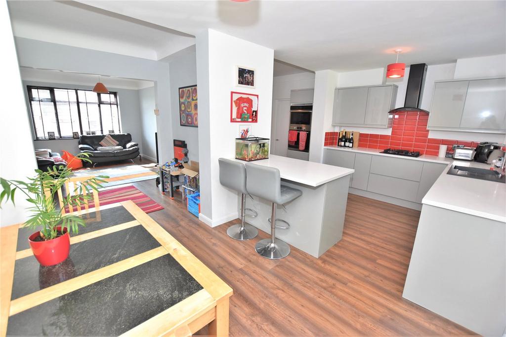 Meadowbrook Road, Moreton, Wirral, CH46 3 bed semidetached house for