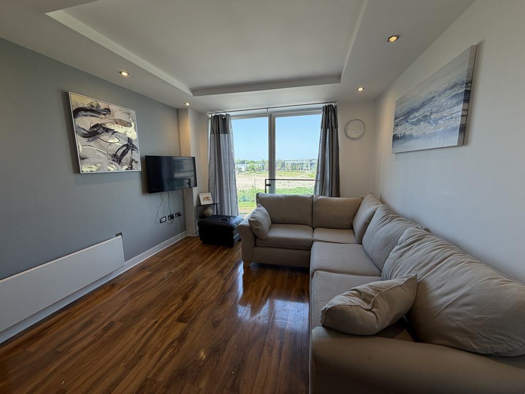 Apartment in Salford, Salford Quays, Greater Manchester - View 2